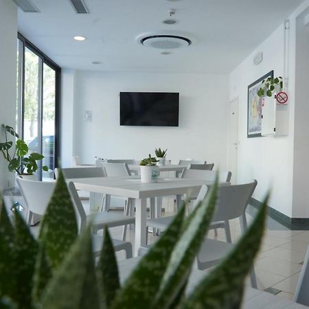 Lively Hotel Беллария-Иджеа-Марина Экстерьер фото