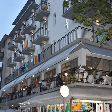 Lively Hotel Беллария-Иджеа-Марина Экстерьер фото