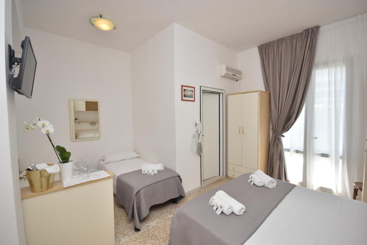 Lively Hotel Беллария-Иджеа-Марина Экстерьер фото
