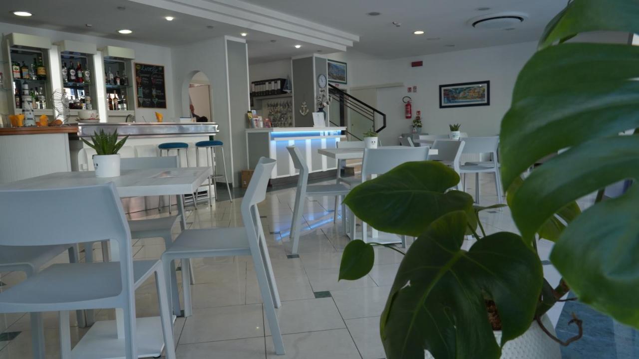 Lively Hotel Беллария-Иджеа-Марина Экстерьер фото