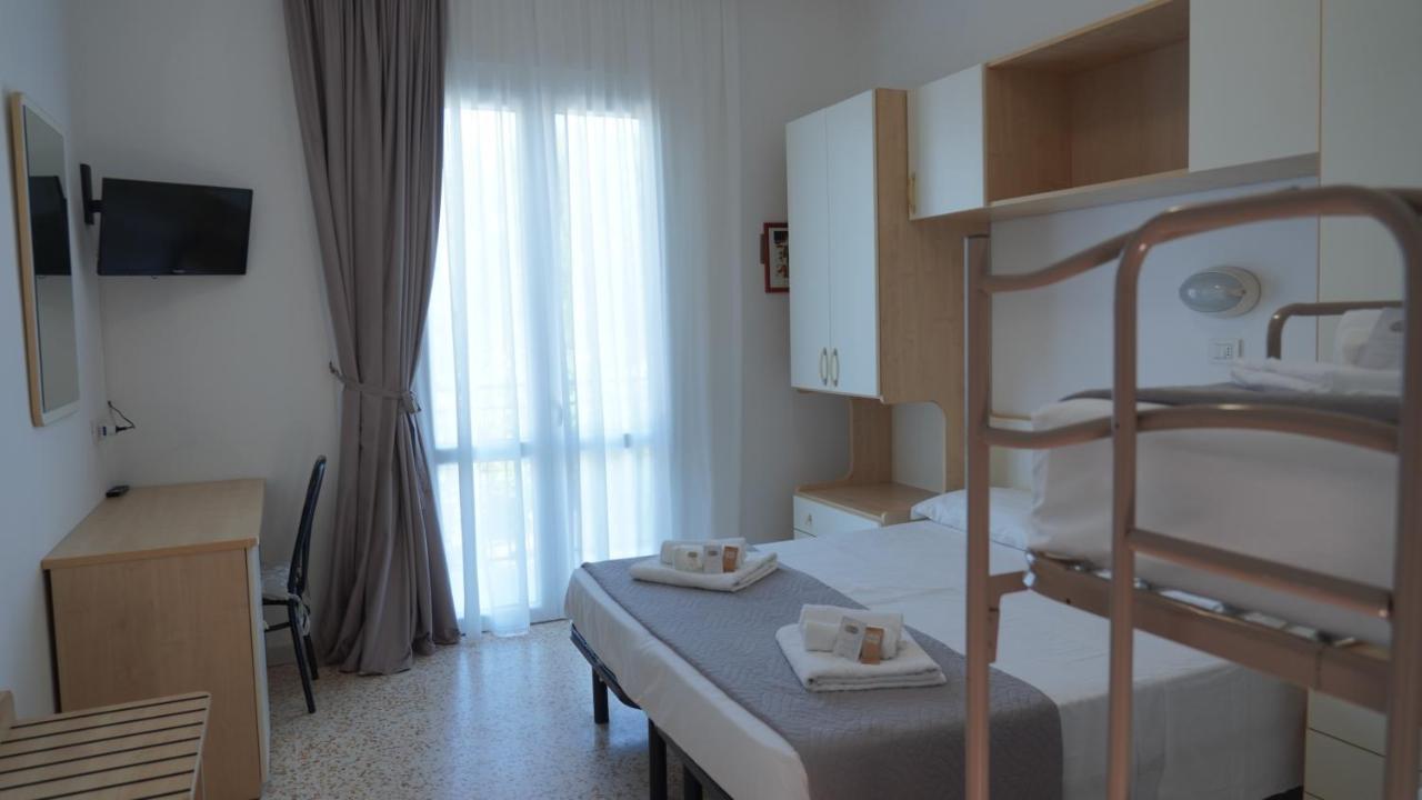 Lively Hotel Беллария-Иджеа-Марина Экстерьер фото