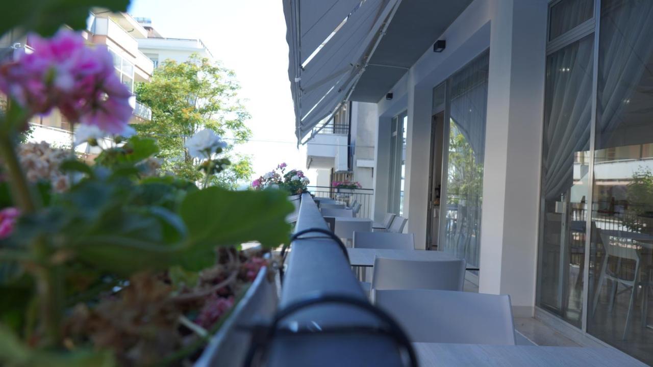 Lively Hotel Беллария-Иджеа-Марина Экстерьер фото