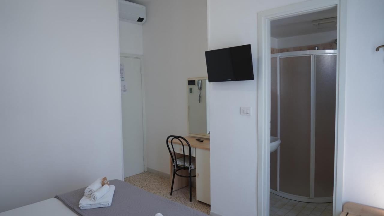 Lively Hotel Беллария-Иджеа-Марина Экстерьер фото