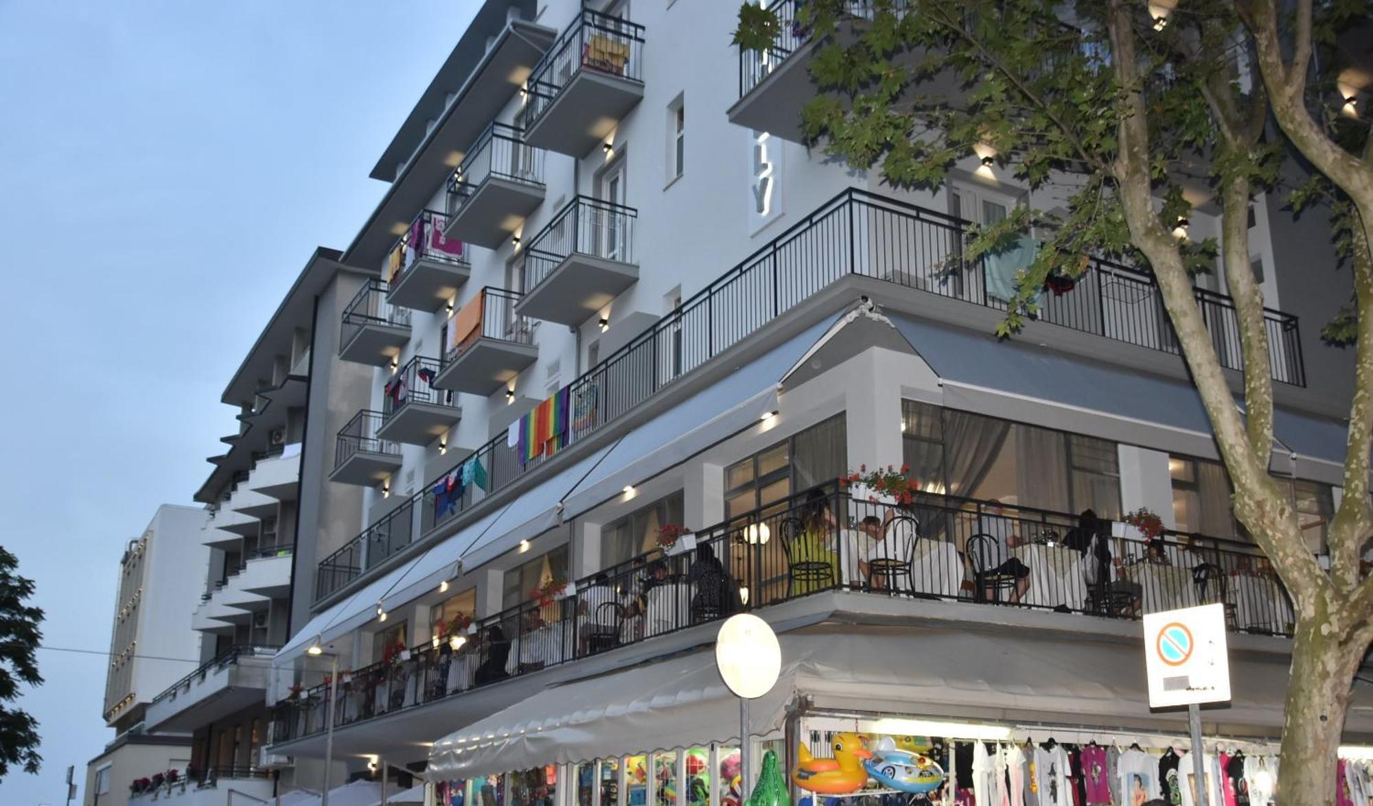 Lively Hotel Беллария-Иджеа-Марина Экстерьер фото