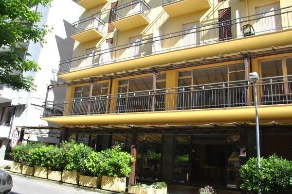 Lively Hotel Беллария-Иджеа-Марина Экстерьер фото