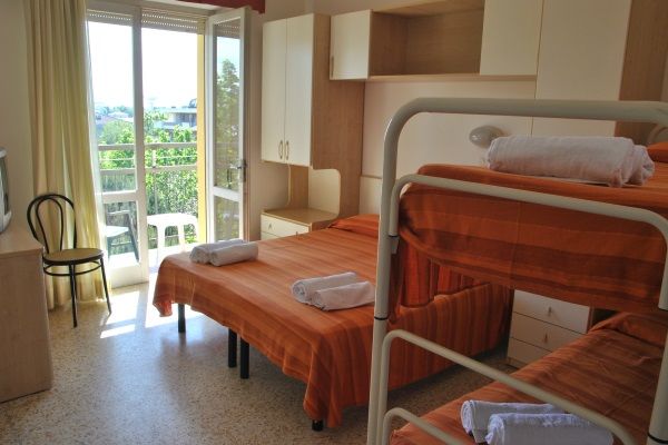 Lively Hotel Беллария-Иджеа-Марина Экстерьер фото